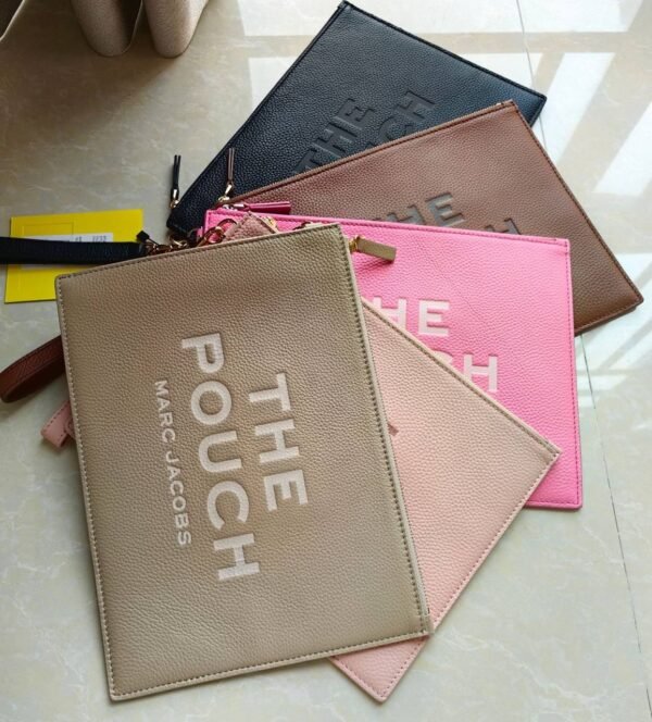 Marc Jacobs The Large Leather Clutch in bege